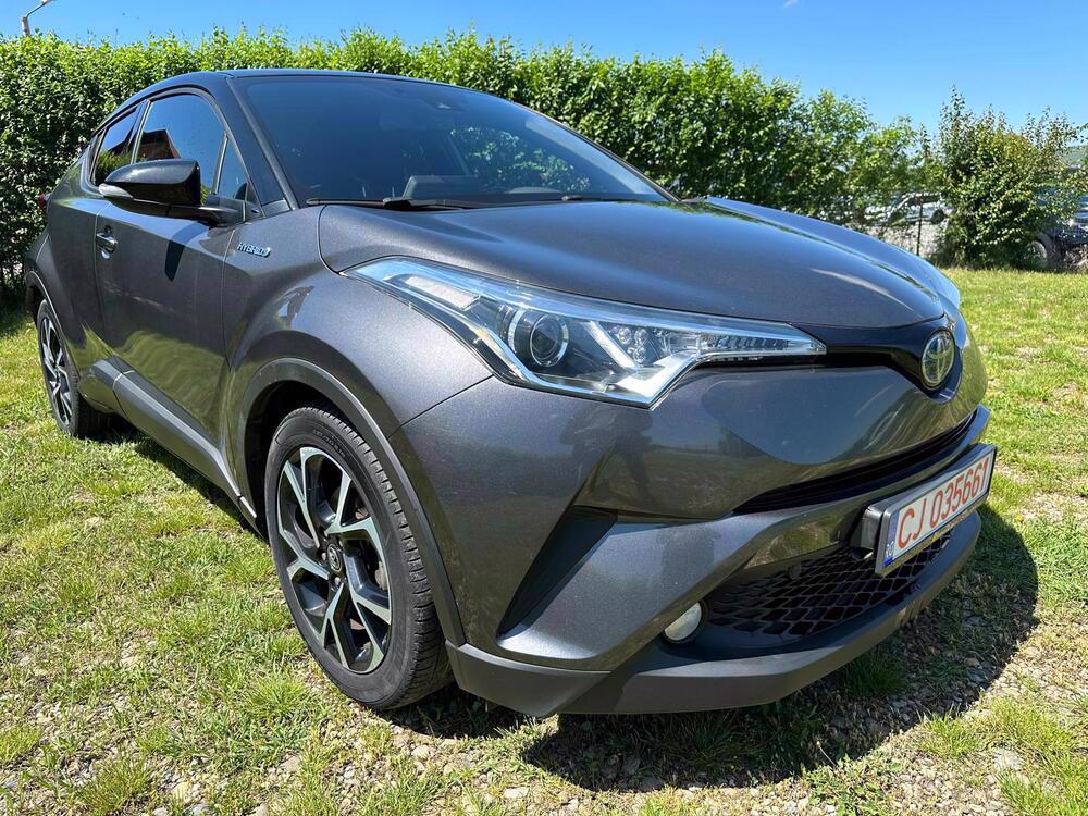 Toyota CHR automatic 1.8 hybrid gas / electric